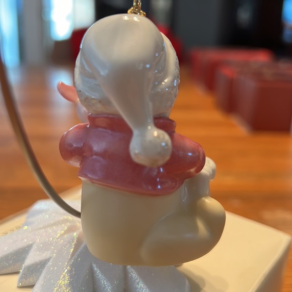 LENOX ANNUAL 2001 WINNIE THE POOH ORNAMENT - Picture 3 of 7